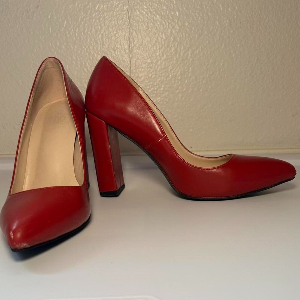 Women’s Red Pointed Toe Heel, Size 40/9
